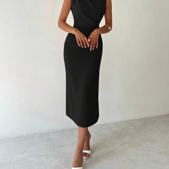 Beautiful Chic Black Dress - Picture 4 of 9